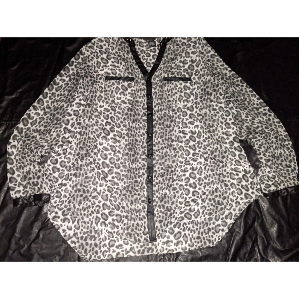 Torrid Leopard Print Shirt Button Front Spike Collar Size 1